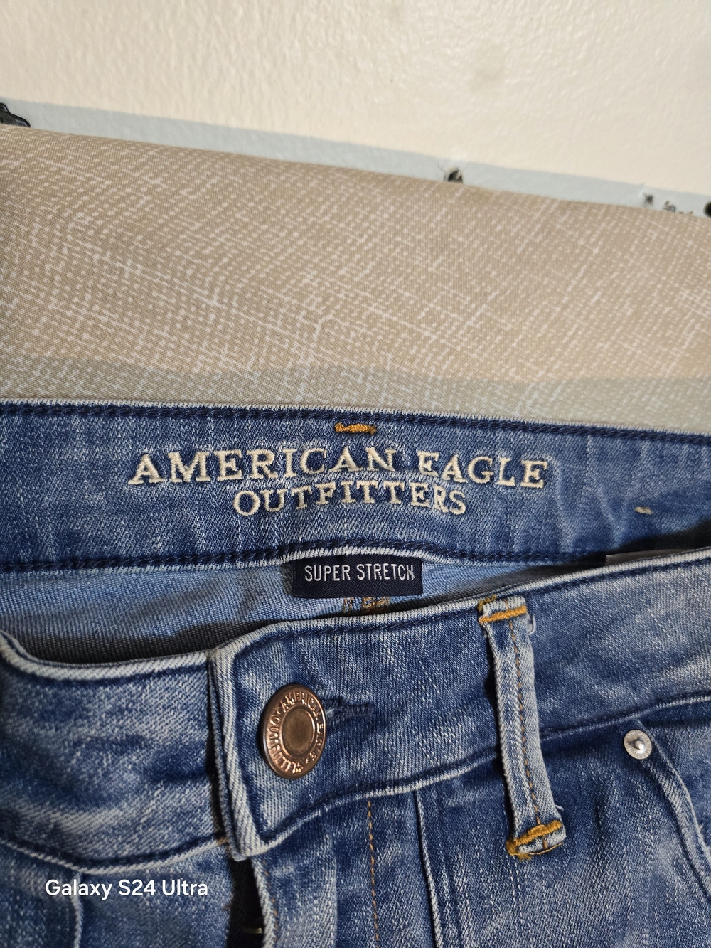 American Eagle Outfitters Wide Leg Jeans in Light Blue Wash - Picture 2 of 11